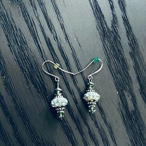 🦚 1928 Green Beaded Rhinestone Dangle Earrings